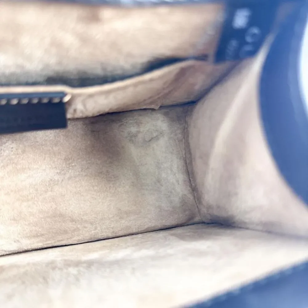 Gucci delivery duty